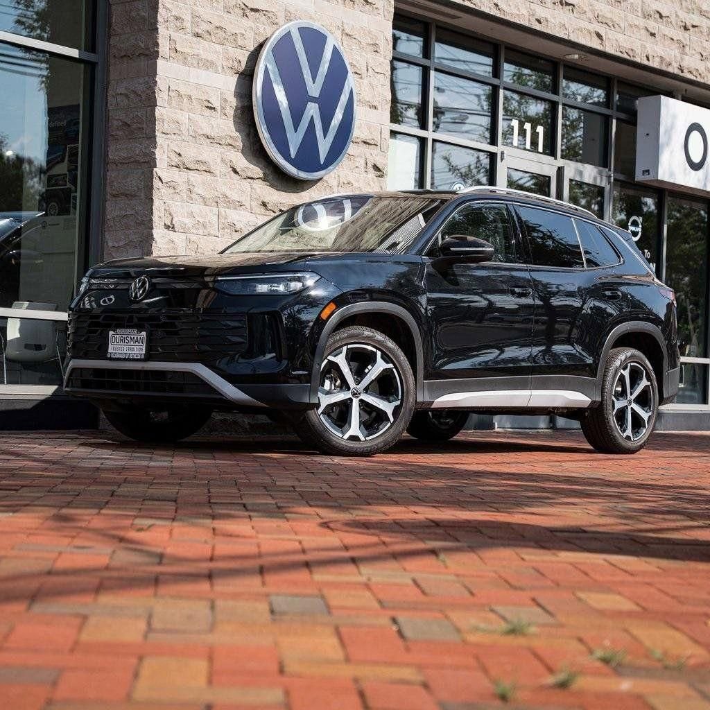 New 2026 Volkswagen Tiguan SE AWD/4WD image 1