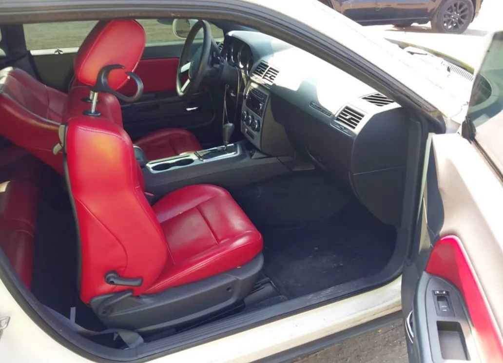 Used 2009 Dodge Challenger SE RWD image 4