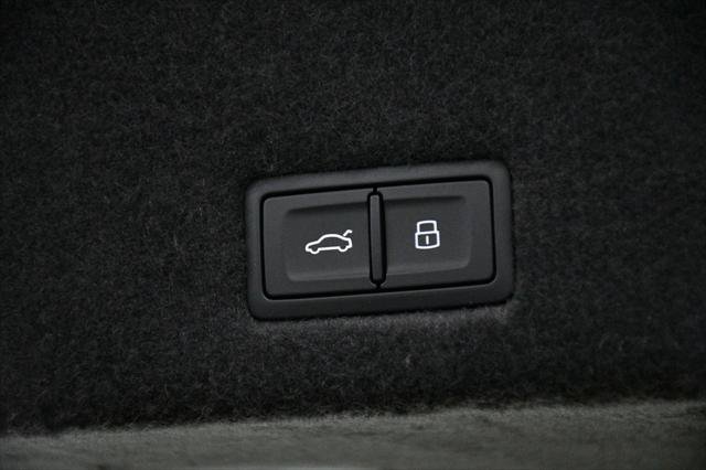 Used 2025 Lamborghini Urus SE AWD/4WD image 19