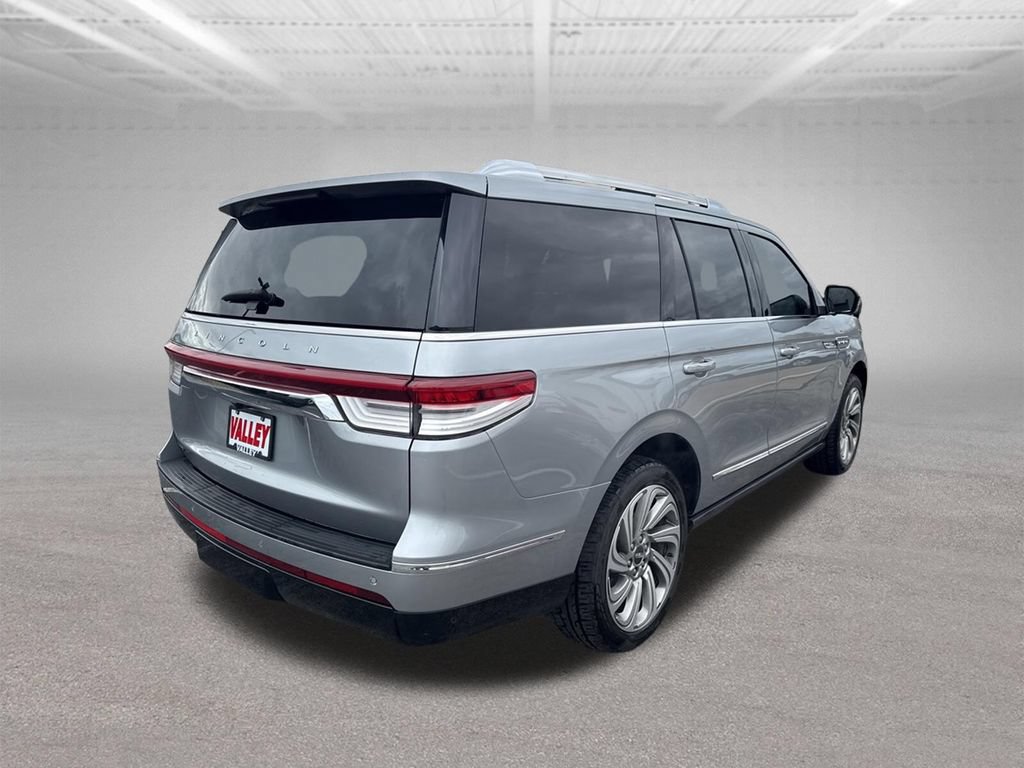 Used 2022 Lincoln Navigator Reserve AWD/4WD image 12