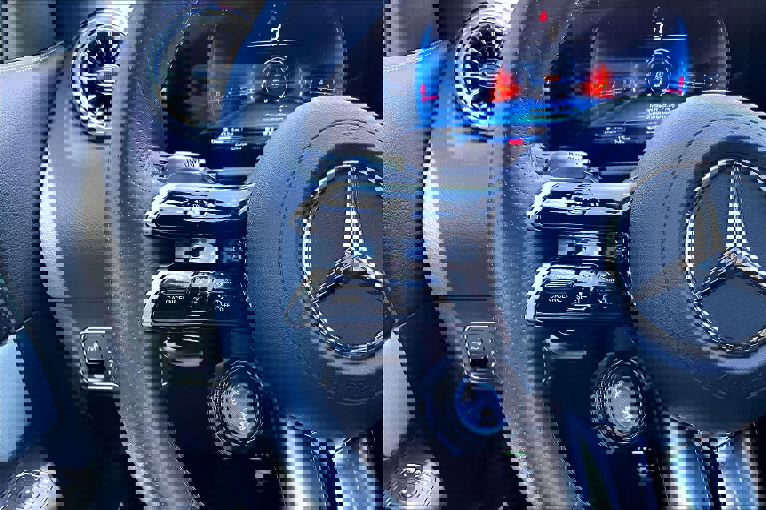 Used 2025 Mercedes-Benz GLA 35 AMG 4MATIC image 44