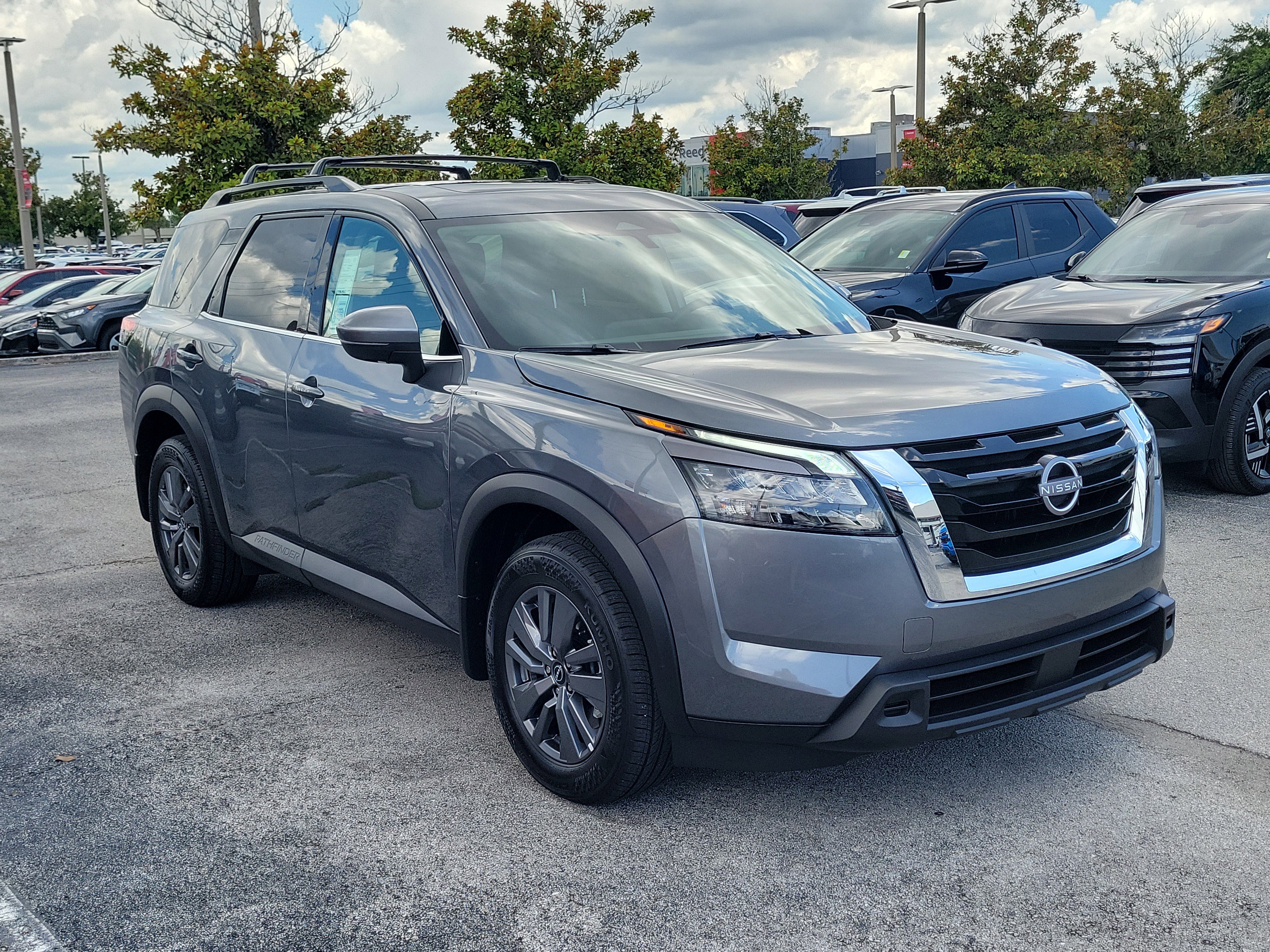 Certified 2025 Nissan Pathfinder SV w/ SV Premium Package FWD image 3