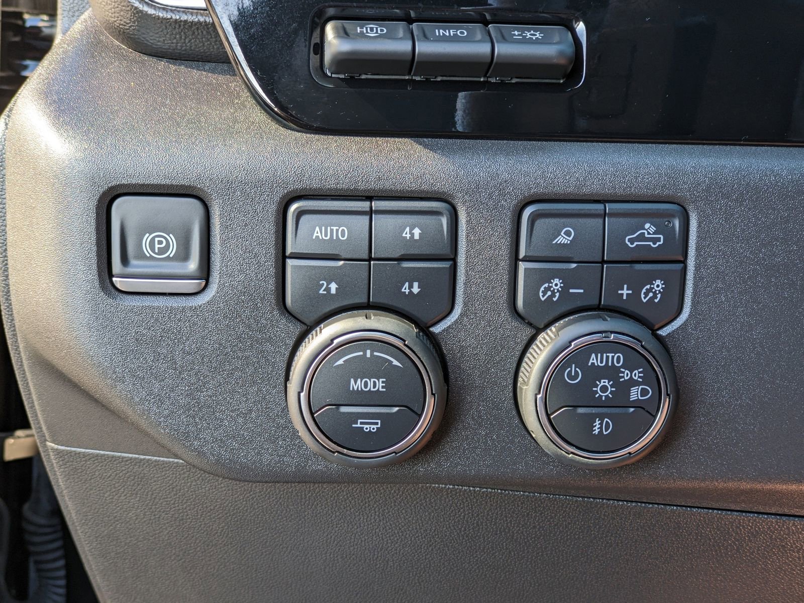 Used 2025 Chevrolet Silverado 1500 High Country image 31