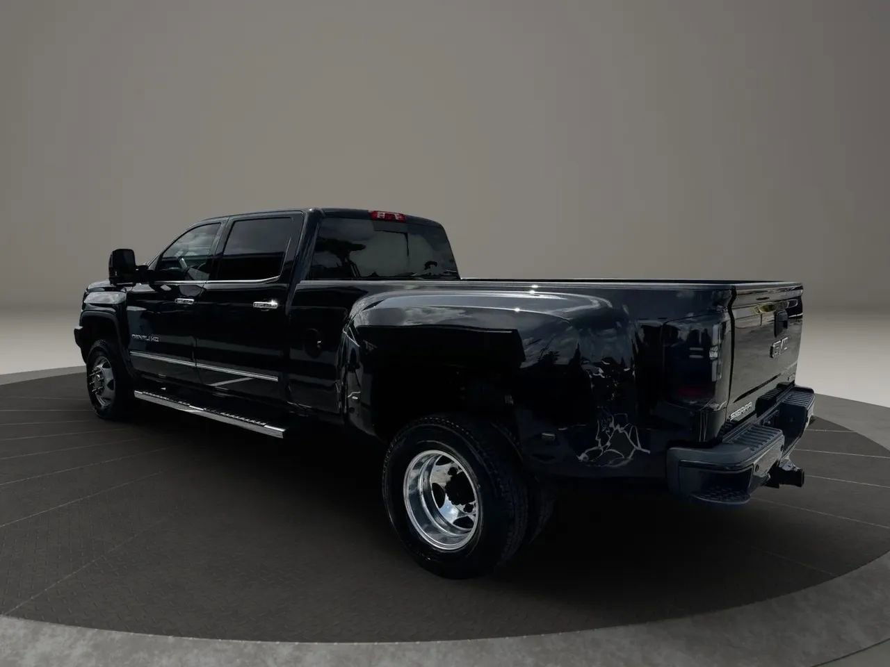 Used 2018 GMC Sierra 3500 Denali w/ Duramax Plus Package AWD/4WD image 5