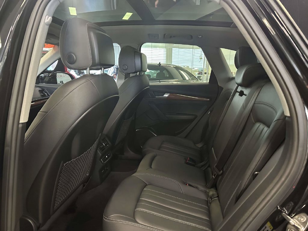 Used 2023 Audi Q5 2.0T Premium w/ Convenience Package AWD/4WD image 14