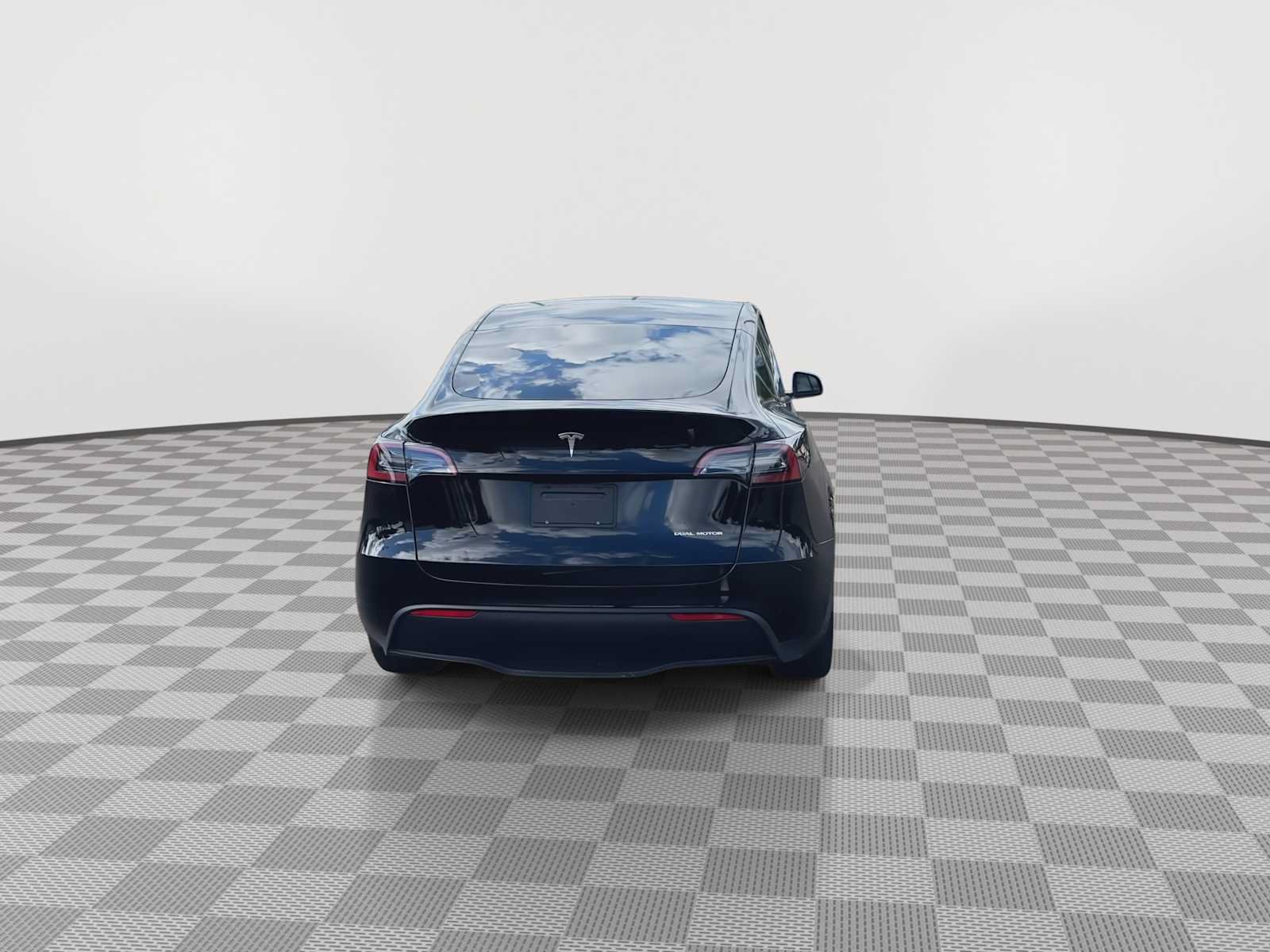 Used 2025 Tesla Model Y Long Range AWD/4WD image 7