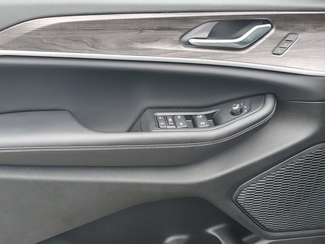 New 2026 Jeep Grand Cherokee Limited w/ Limited Altitude Package AWD/4WD image 16