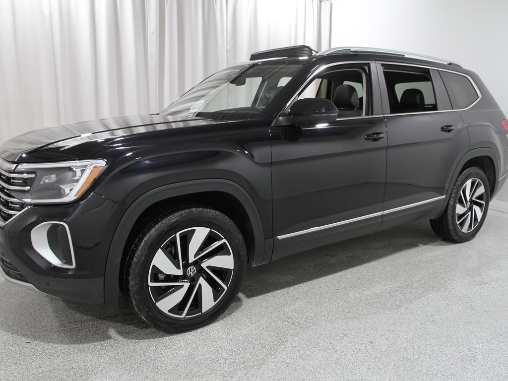 Used 2024 Volkswagen Atlas SEL image 3