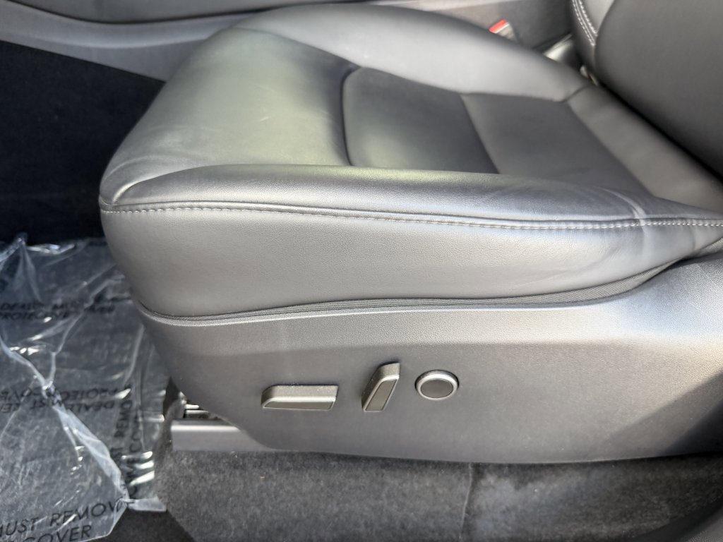 Used 2024 Tesla Model Y 2WD image 30