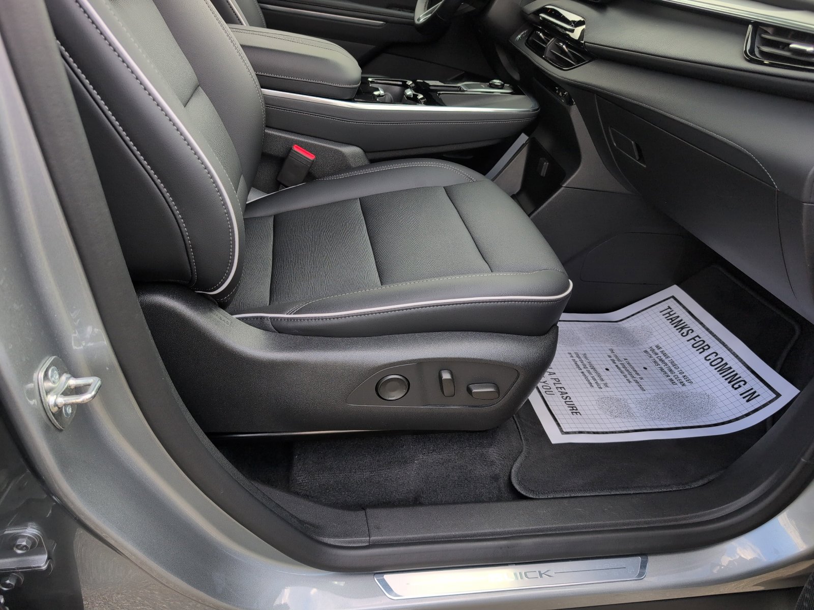 Used 2025 Buick Enclave Preferred image 8