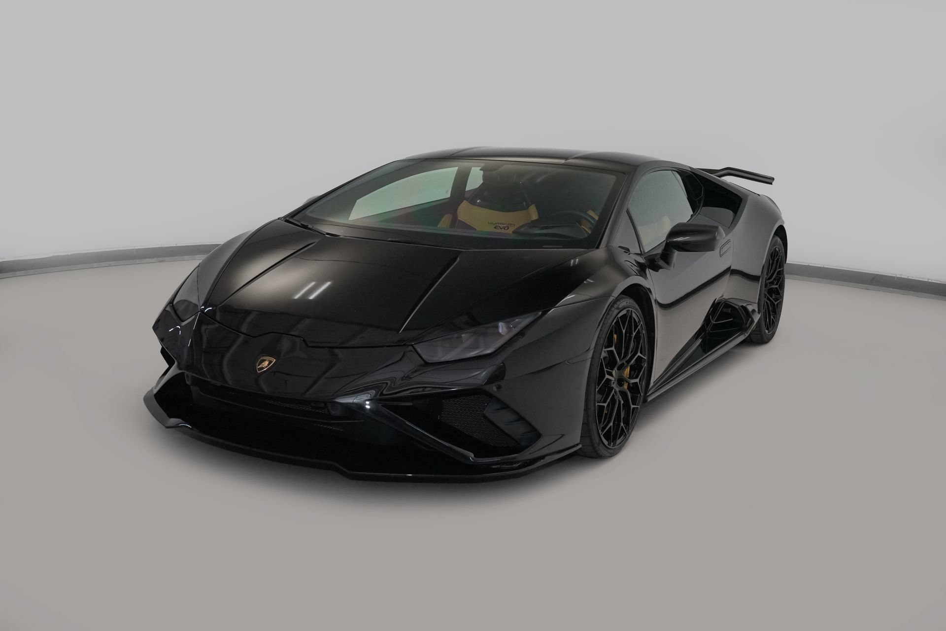 Used 2021 Lamborghini Huracan EVO RWD image 2