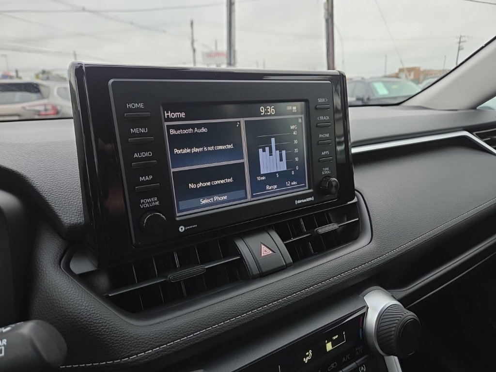 Used 2021 Toyota RAV4 LE image 29