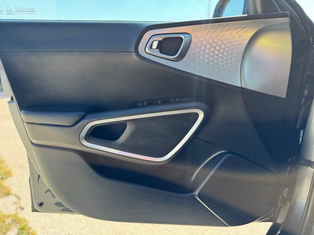 Used 2023 Kia Soul LX w/ LX Technology Package image 24