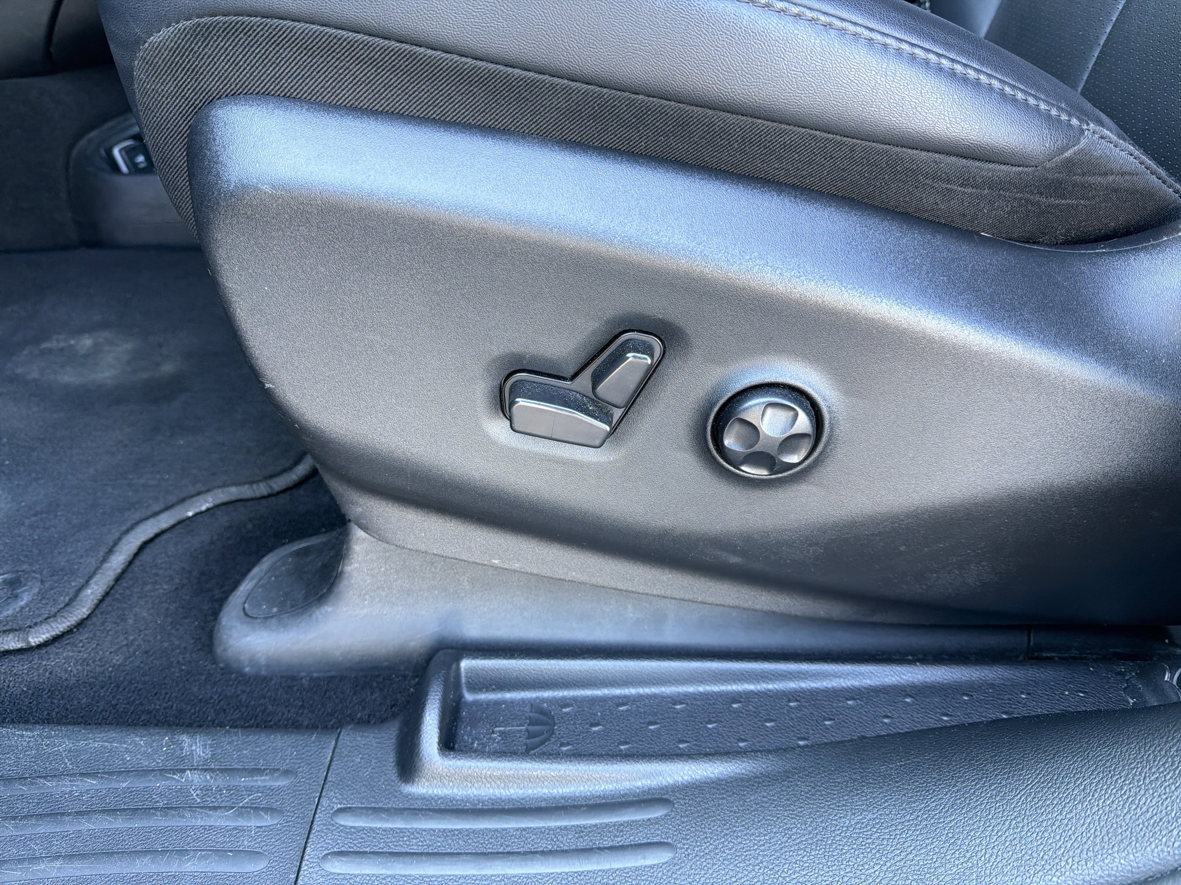 Used 2025 Chrysler Pacifica Select FWD image 26