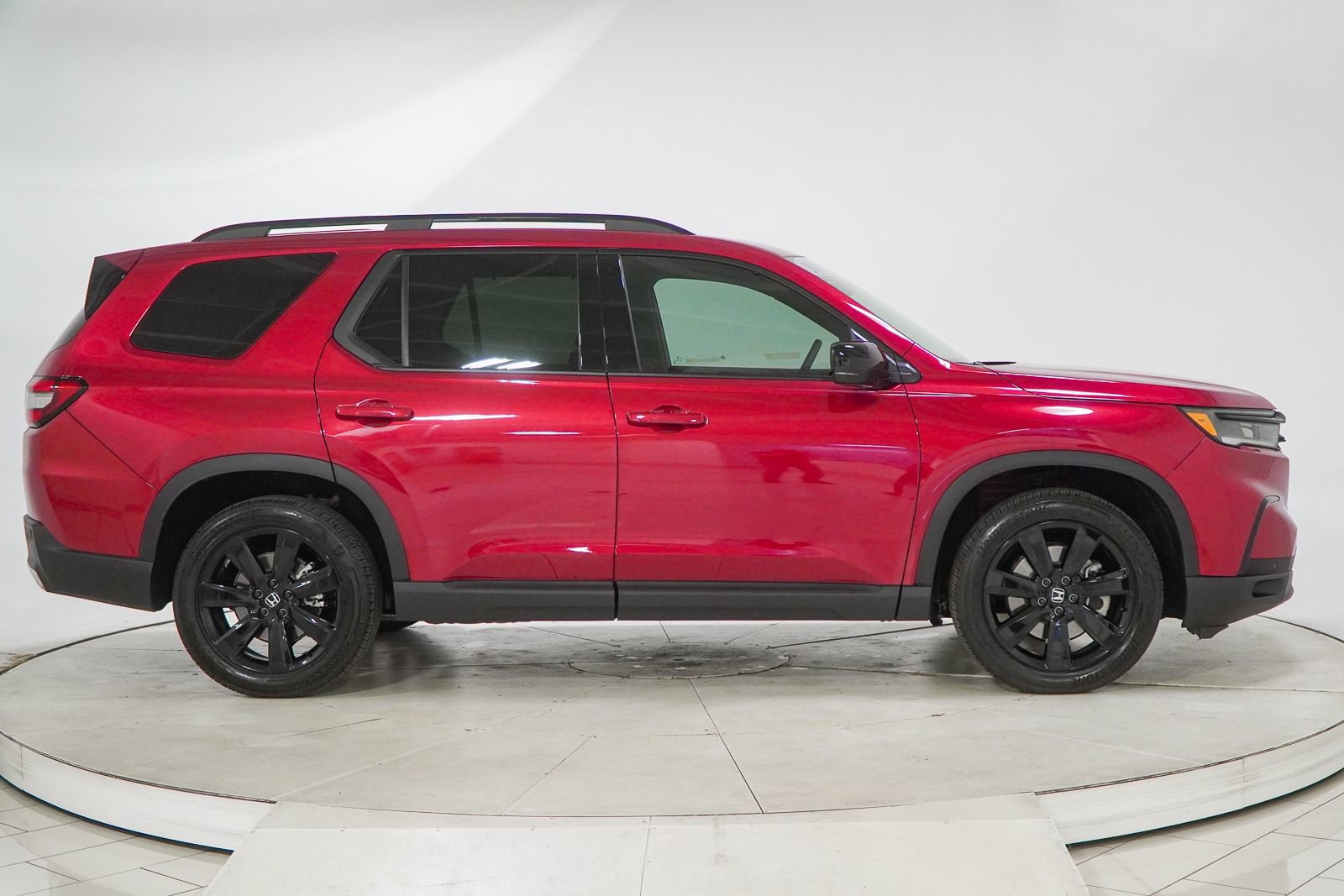 Certified 2025 Honda Pilot Black Edition image 16