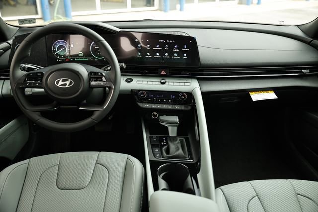 New 2025 Hyundai Elantra Limited image 6