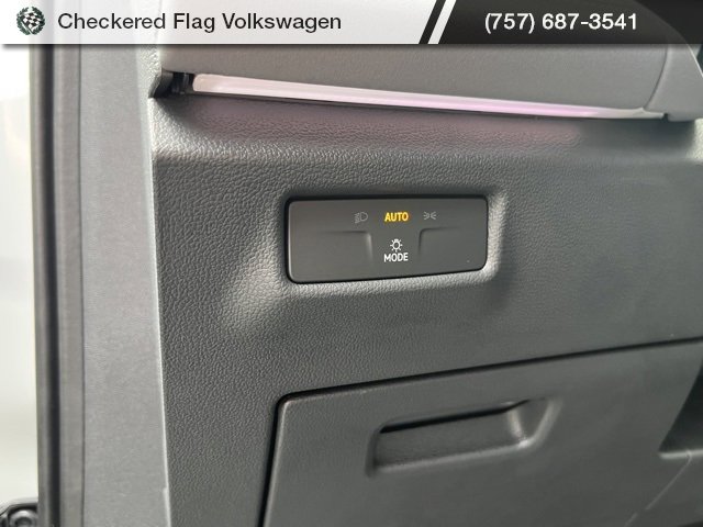 New 2025 Volkswagen Tiguan SE R-Line image 34