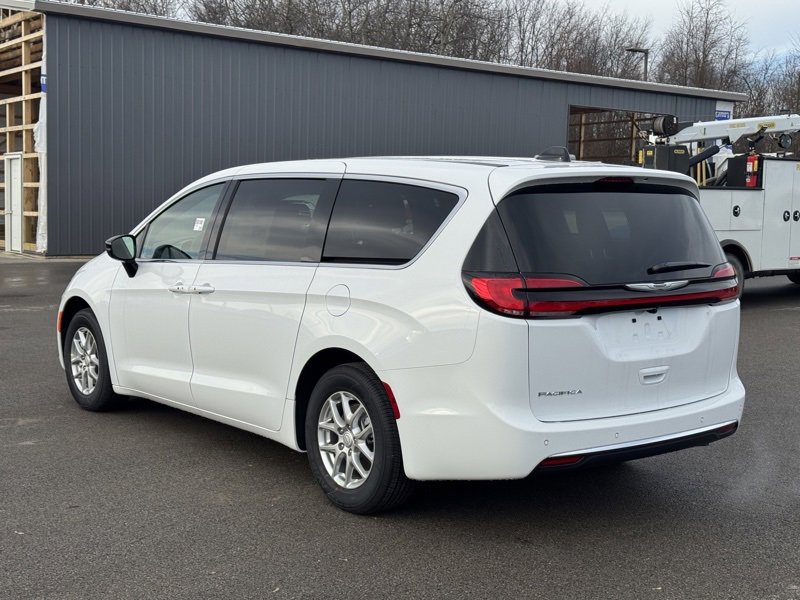 New 2026 Chrysler Pacifica Select image 5