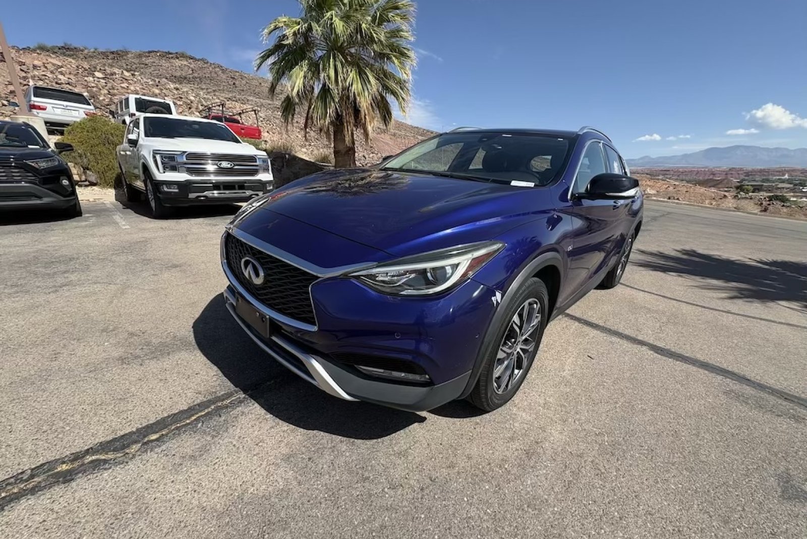 Used 2017 INFINITI QX30 Premium w/ Navigation Package AWD/4WD image 1