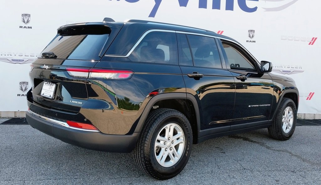 Certified 2023 Jeep Grand Cherokee Laredo image 5