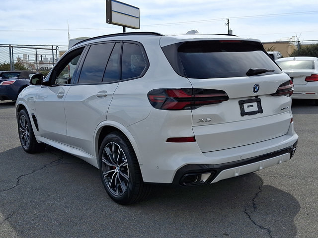 New 2026 BMW X5 xDrive50e image 3