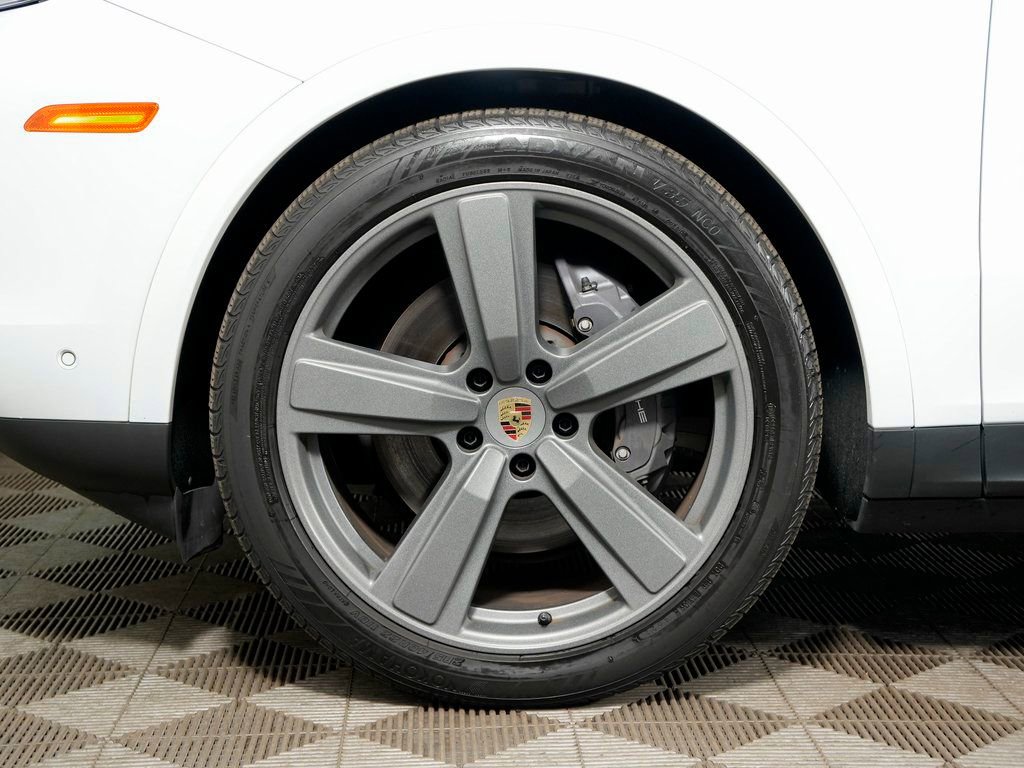 Certified 2024 Porsche Cayenne Coupe AWD/4WD image 38