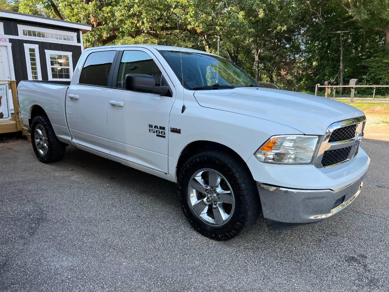 Used 2020 RAM 1500 Classic SLT image 4