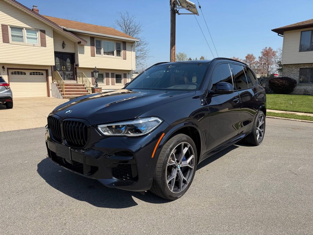 Used 2023 BMW X5 xDrive40i w/ Executive Package AWD/4WD image 3