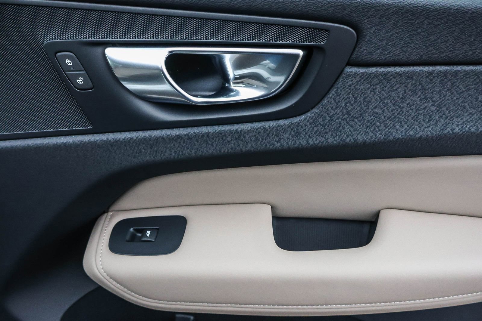 New 2026 Volvo XC60 B5 Core w/ Climate Package image 19