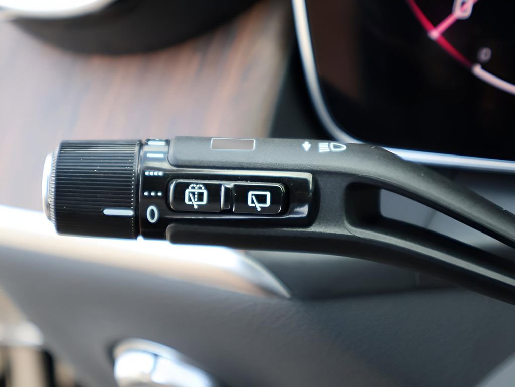 Certified 2025 Mercedes-Benz GLC 300 4MATIC image 34