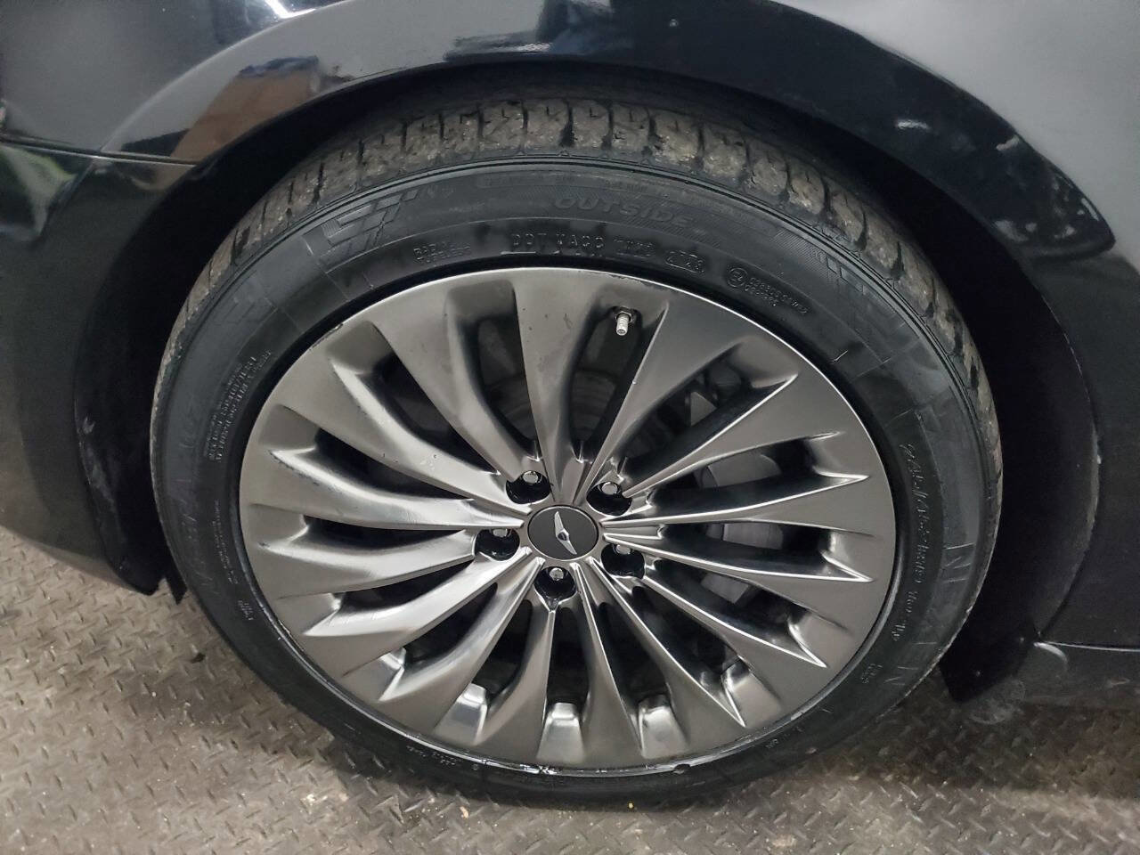 Used 2017 Genesis G90 3.3T Premium image 21