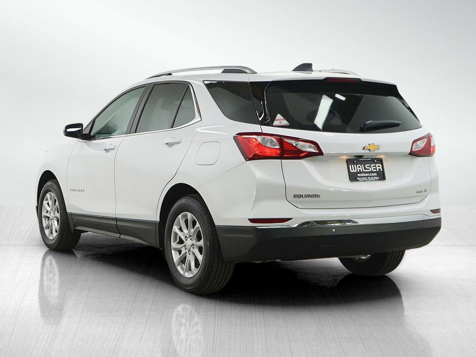 Used 2019 Chevrolet Equinox LT w/ Sun & Navigation Package AWD/4WD image 3
