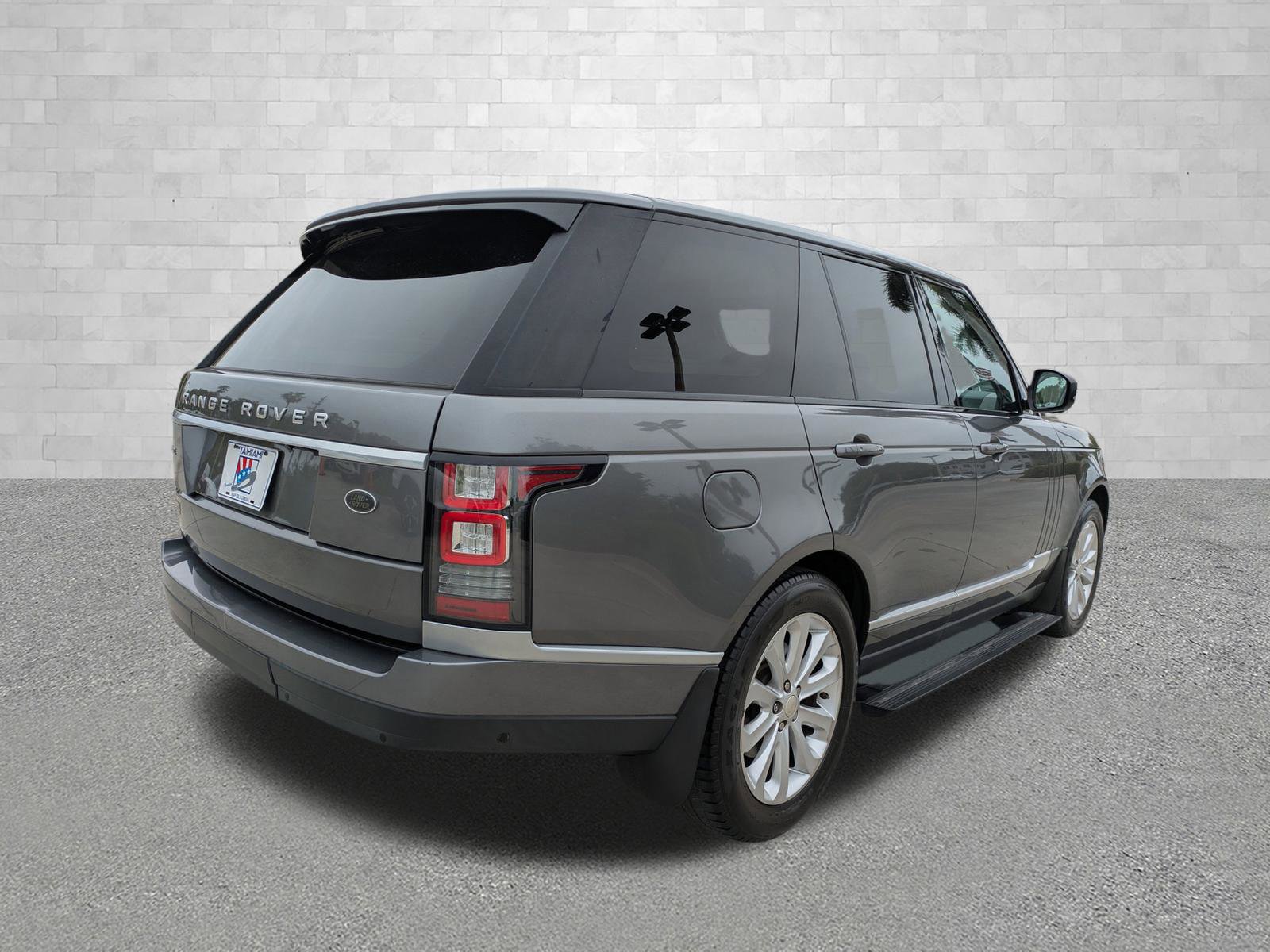 Used 2015 Land Rover Range Rover HSE image 2