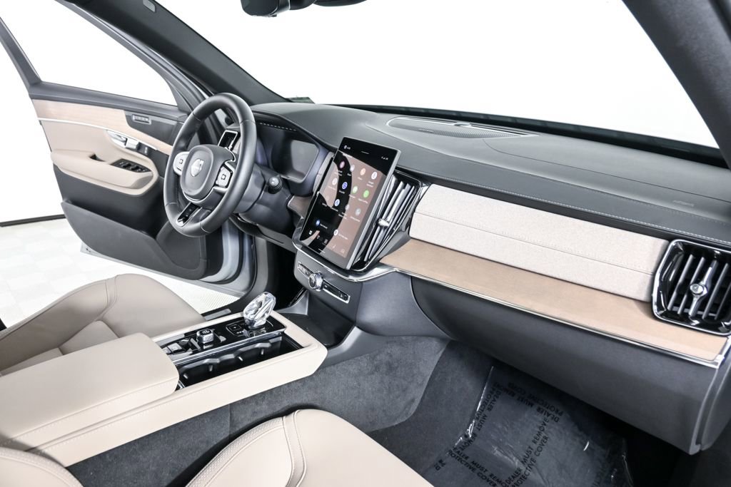 Certified 2026 Volvo XC90 B6 Plus w/ Protection Package Premier image 27