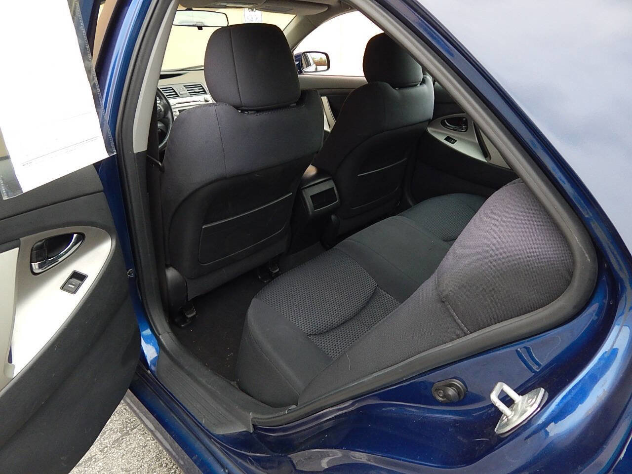 Used 2011 Toyota Camry SE w/ SE Extra-Value Pkg #1 FWD image 14