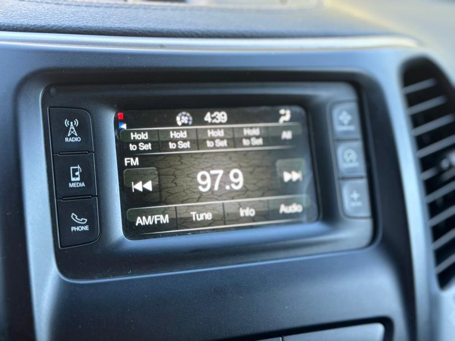 Used 2016 Jeep Cherokee Latitude w/ Safety/Convenience Group image 14