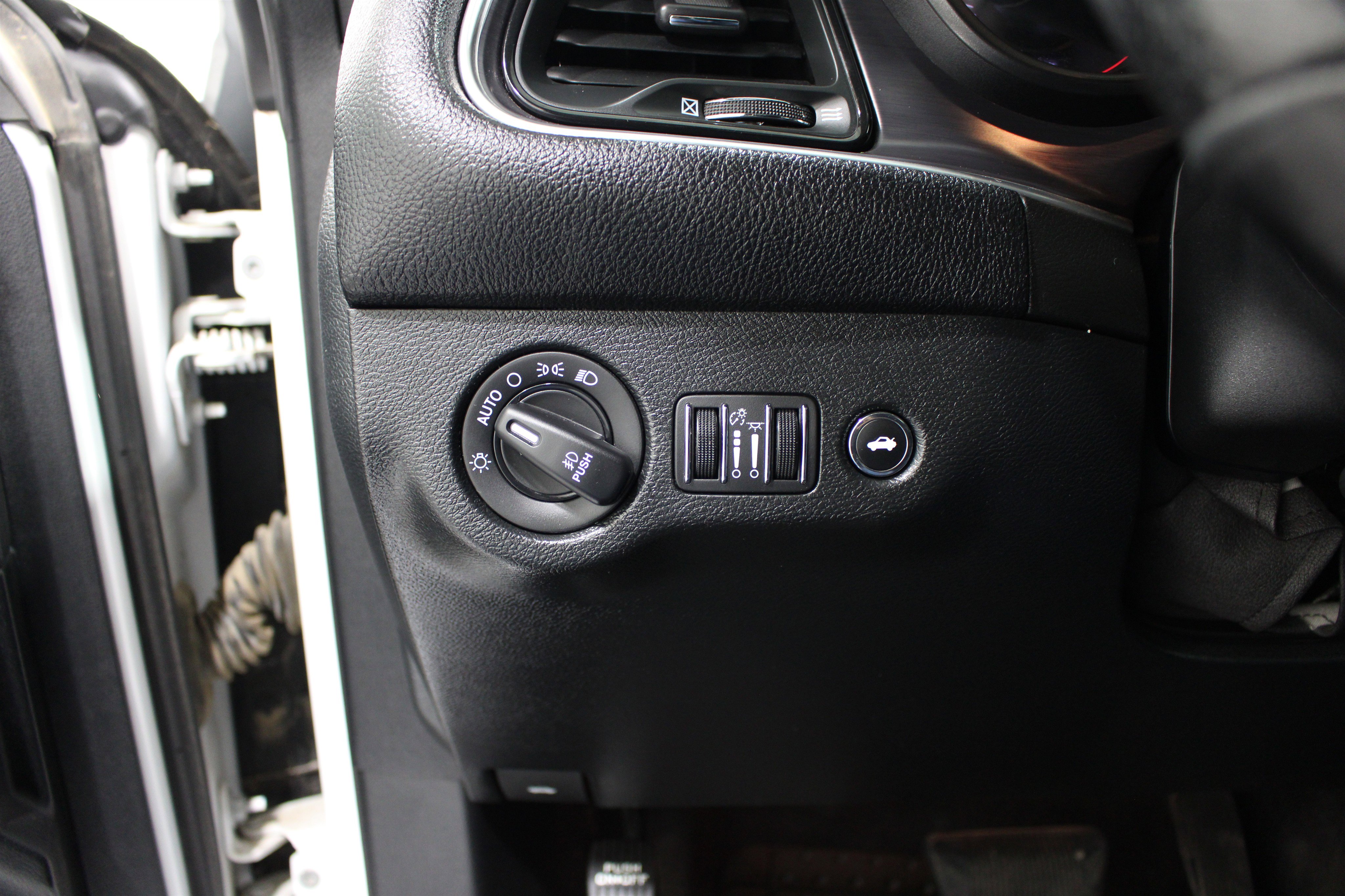 Used 2018 Dodge Challenger R/T w/ Blacktop Package image 8