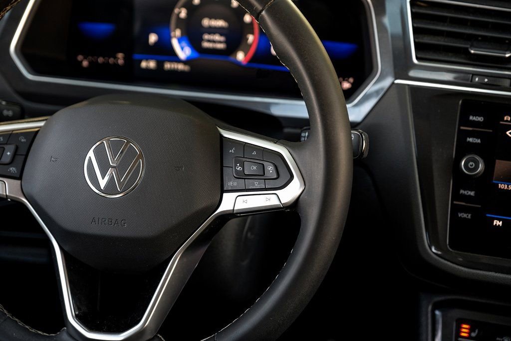 Used 2022 Volkswagen Tiguan SE AWD/4WD image 27