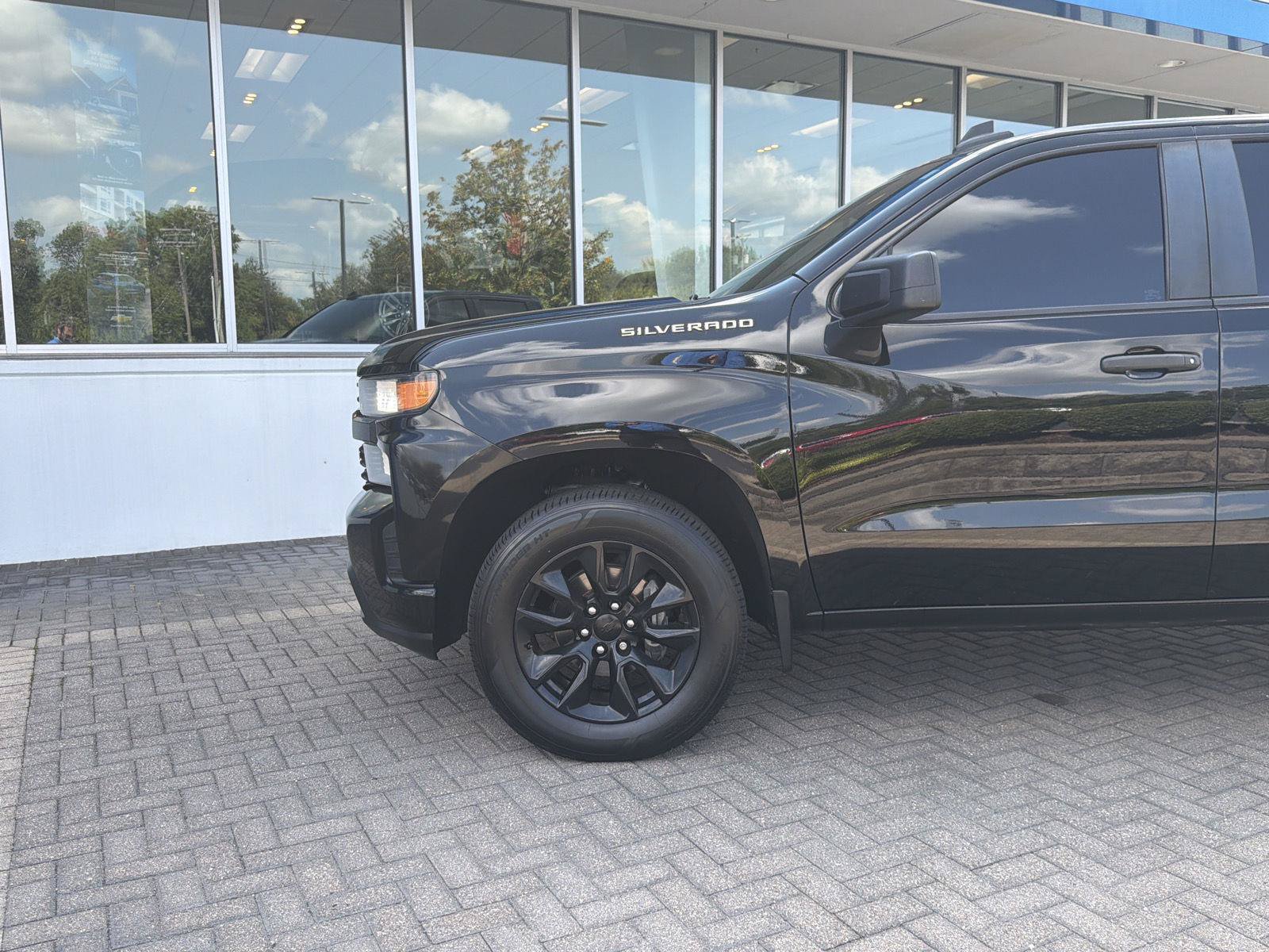 Used 2020 Chevrolet Silverado 1500 Custom w/ Custom Value Package RWD image 9