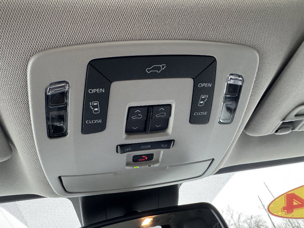 Used 2024 Toyota Sienna XLE w/ XLE Plus Package image 25