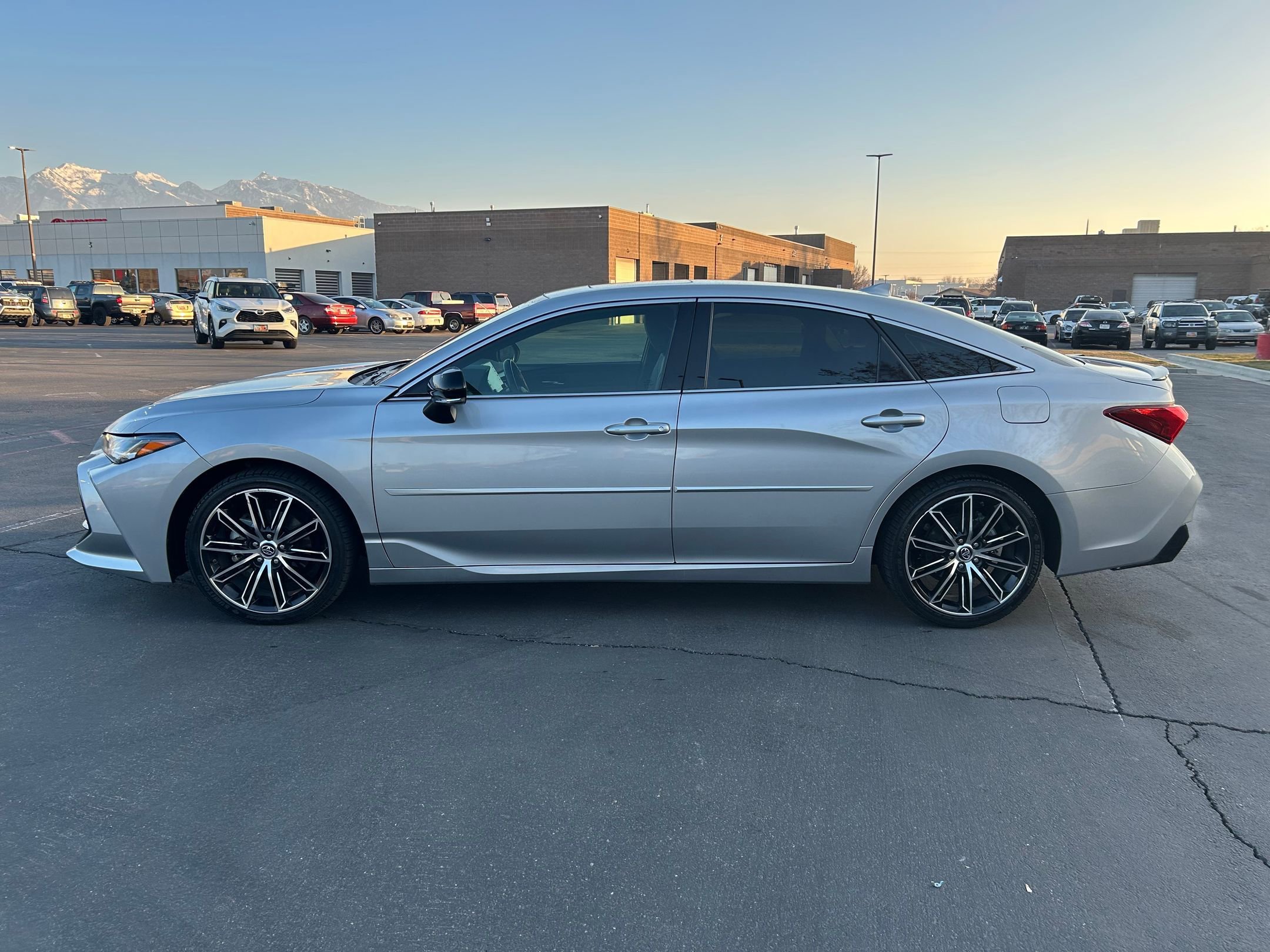 Certified 2019 Toyota Avalon Touring image 2