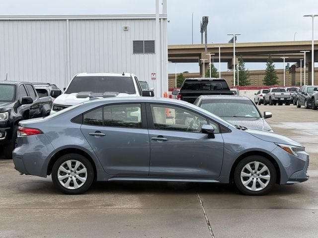 Used 2025 Toyota Corolla LE FWD image 3