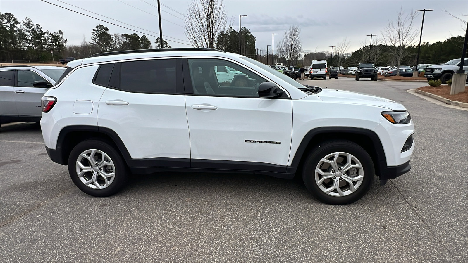 Used 2024 Jeep Compass Latitude image 7