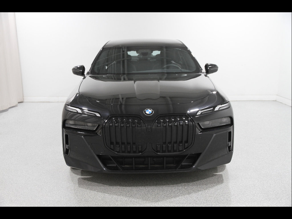 Certified 2024 BMW 760i xDrive AWD/4WD image 2