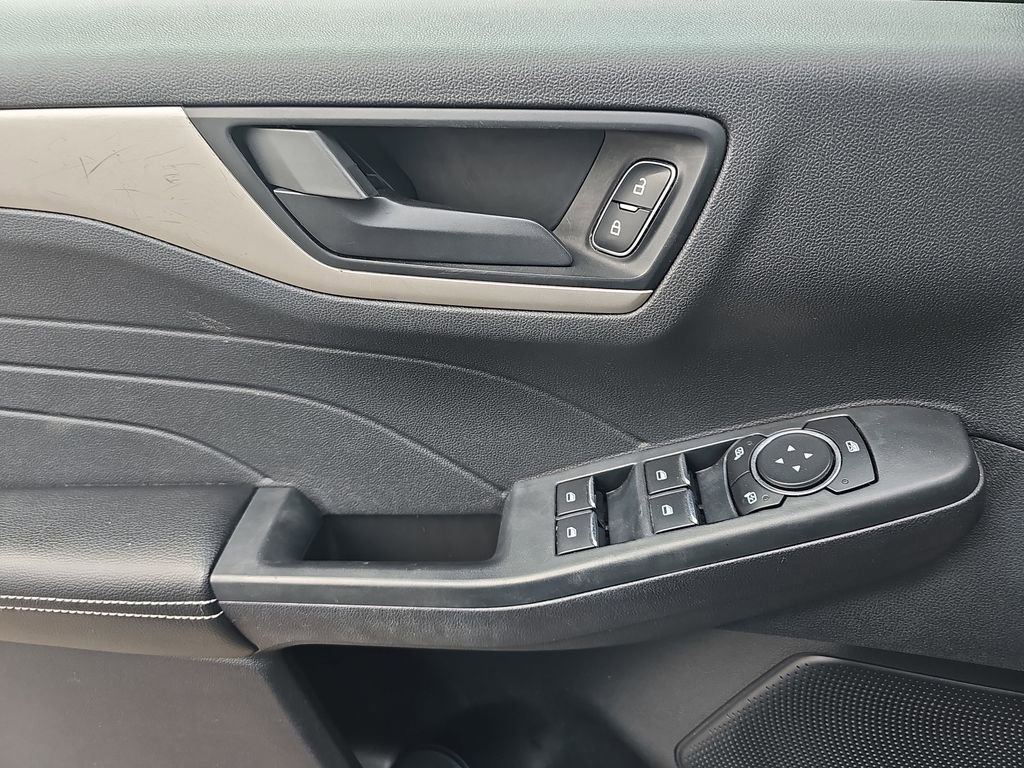 Used 2022 Ford Escape SE image 30
