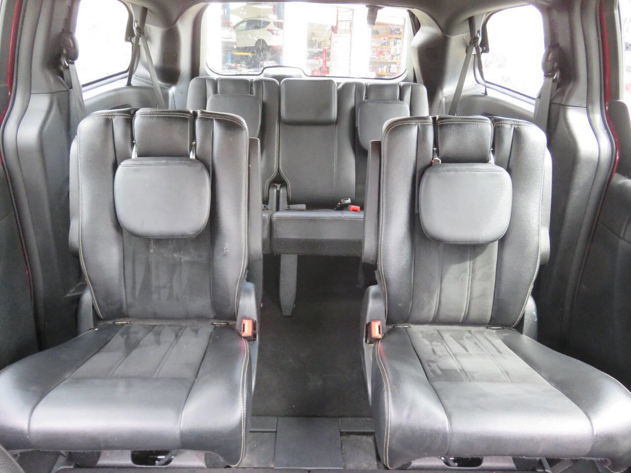 Used 2018 Dodge Grand Caravan SXT w/ Blacktop Package image 25