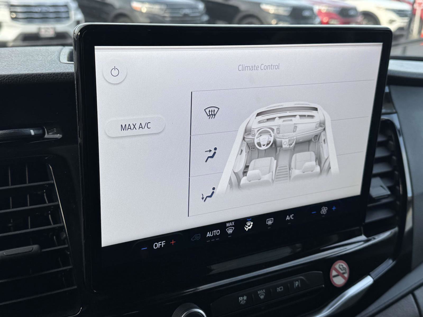 Used 2023 Ford Transit 350 XLT image 27