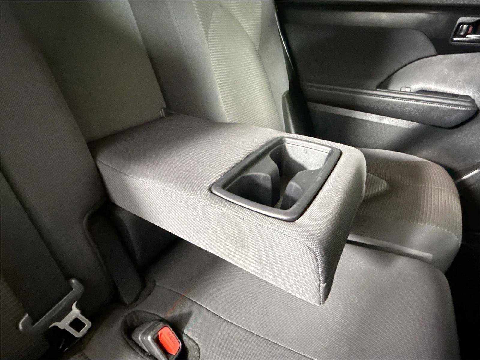 Certified 2025 Toyota Highlander LE image 37