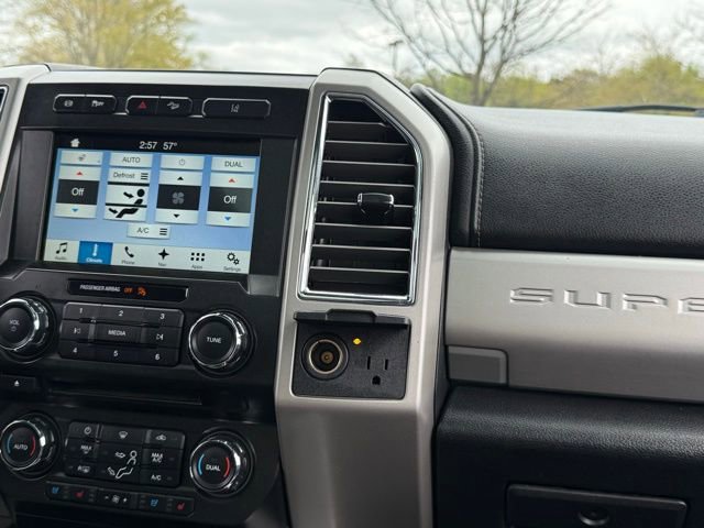Used 2017 Ford F250 Lariat w/ Lariat Ultimate Package AWD/4WD image 32