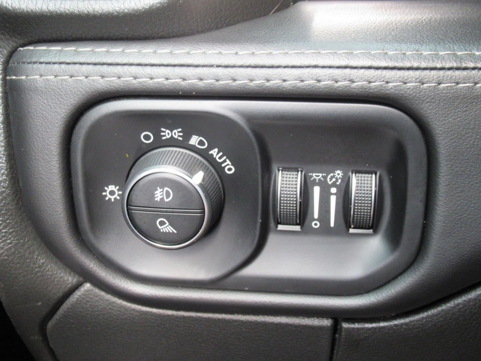 Used 2022 RAM 2500 Limited AWD/4WD image 23
